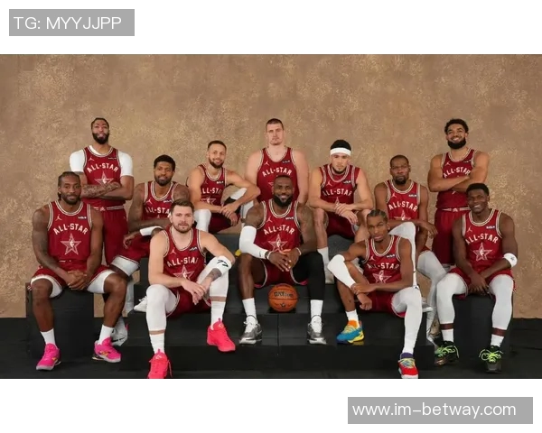 诺曼鲍威尔表现平平却依然收获双十数据球队轻松取胜